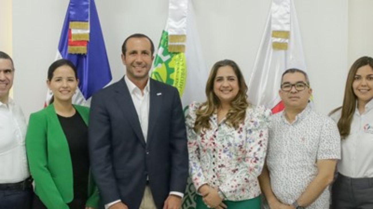 BanerAsociación Nacional de Jóvenes Empresarios junto a la camara de comercio de La Vega