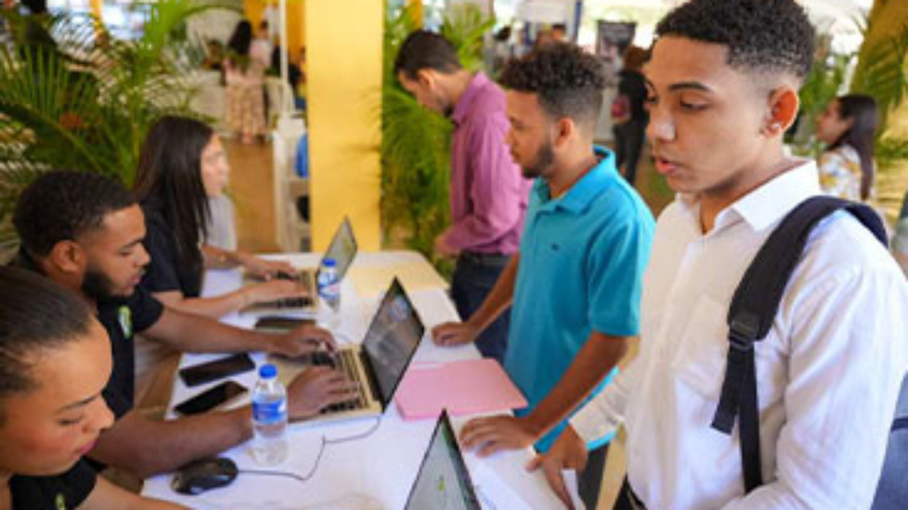 PortadaExito rotundo en la 2da feria de empleos 2025