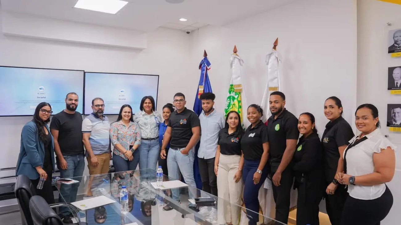 Empresarios y profesionales fortalecen sus conocimientos en Derecho del Consumidor (2)