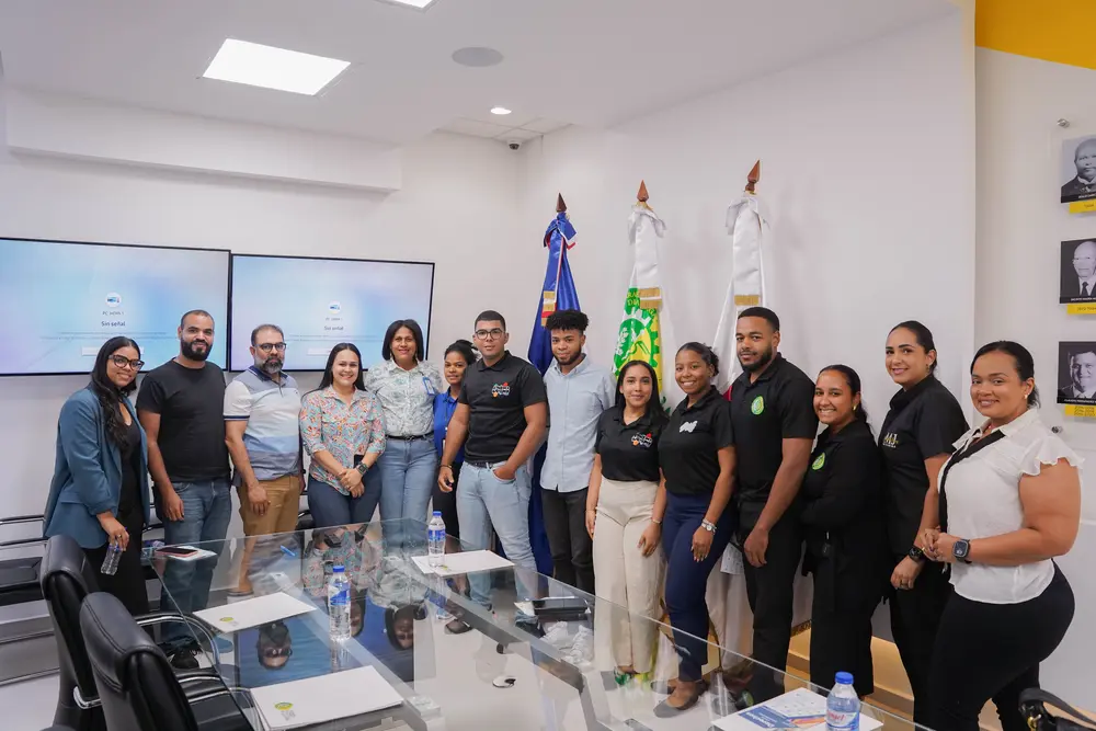 Empresarios y profesionales fortalecen sus conocimientos en Derecho del Consumidor (2)