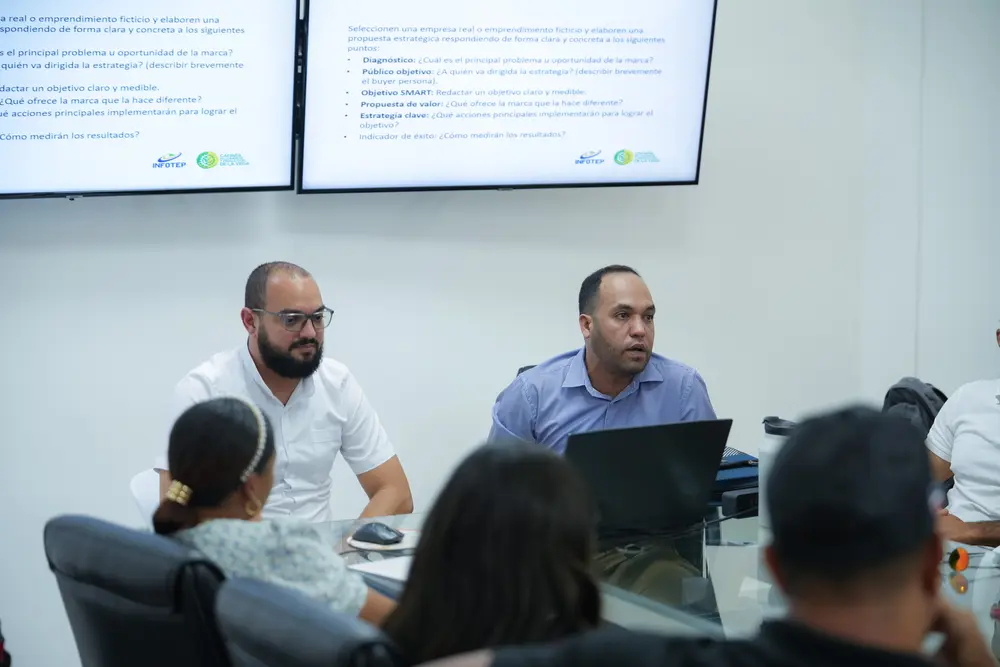 Emprendedores fortalecen sus habilidades en Taller de Marketing Digital Estratégico (3)