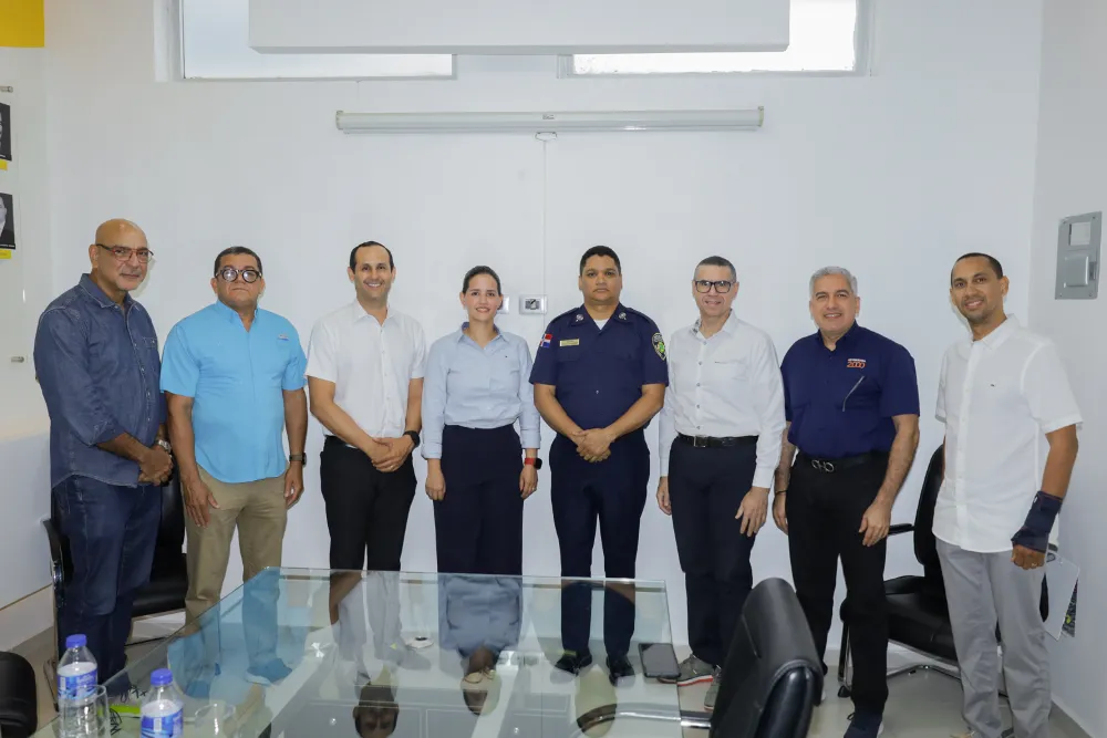 Cámara de Comercio recibe al nuevo comandante policial de La Vega (1)