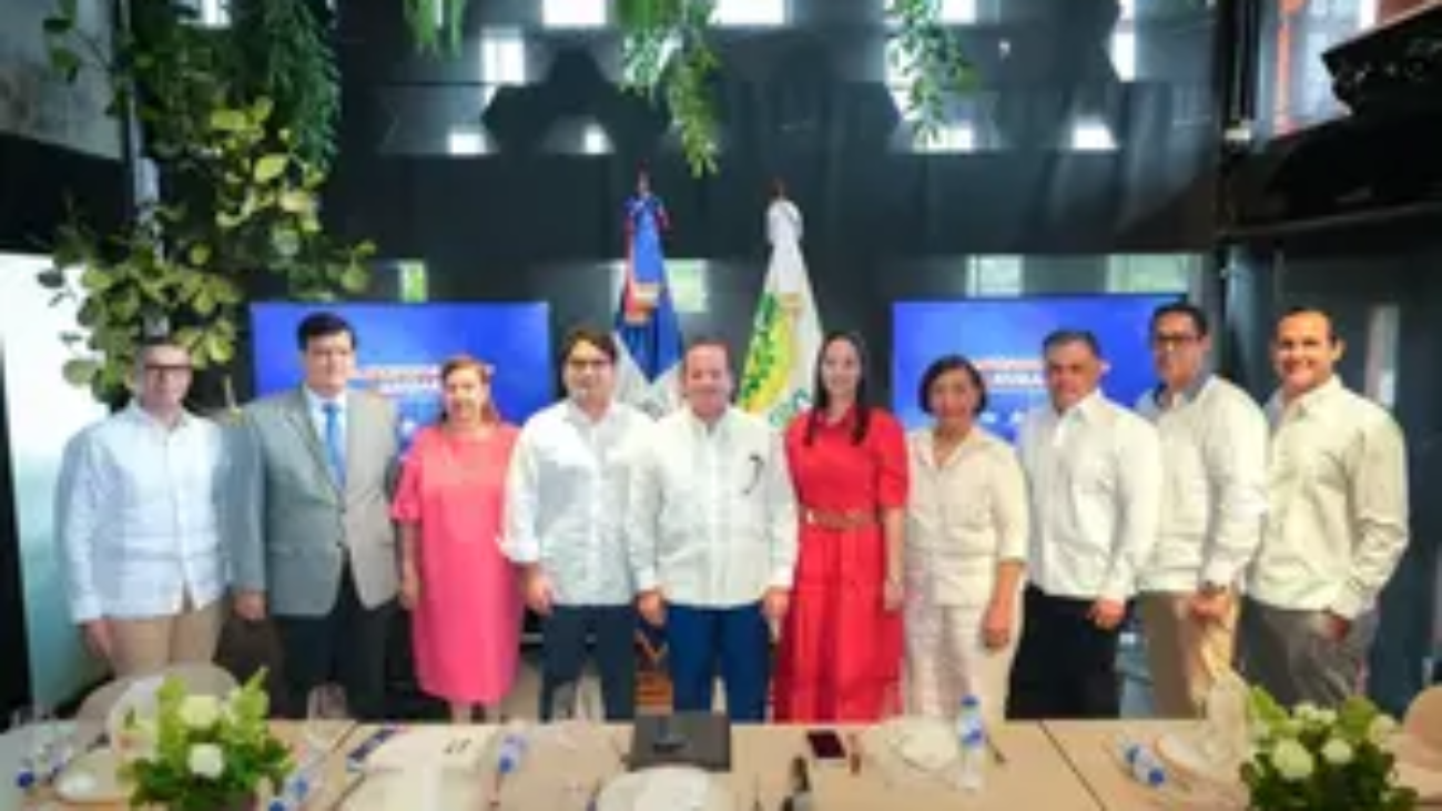 Portada Sector empresarial de La Vega conoce detalles de la Autopista del Ámbar